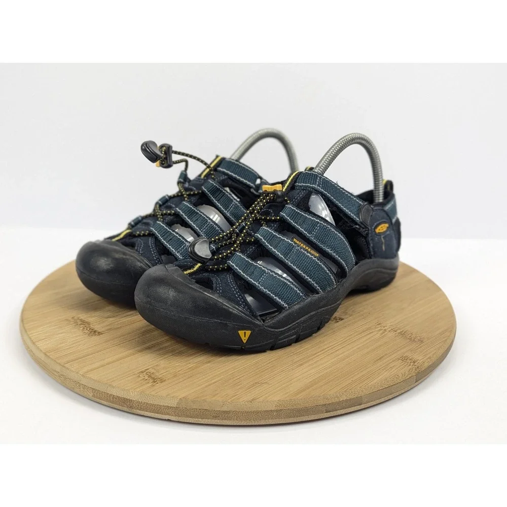 Keen‎ Newport H2 Mens 5 Sandals Hiking Cap Toe Waterproof Camping Green Outdoor